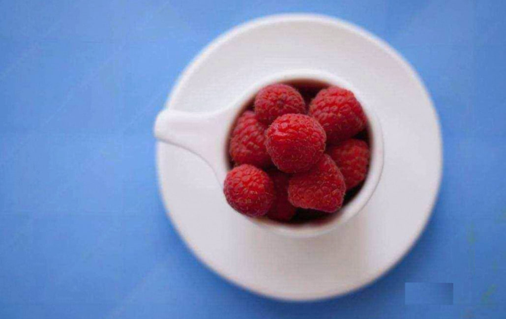 Produits bio frais sur un marché parisien